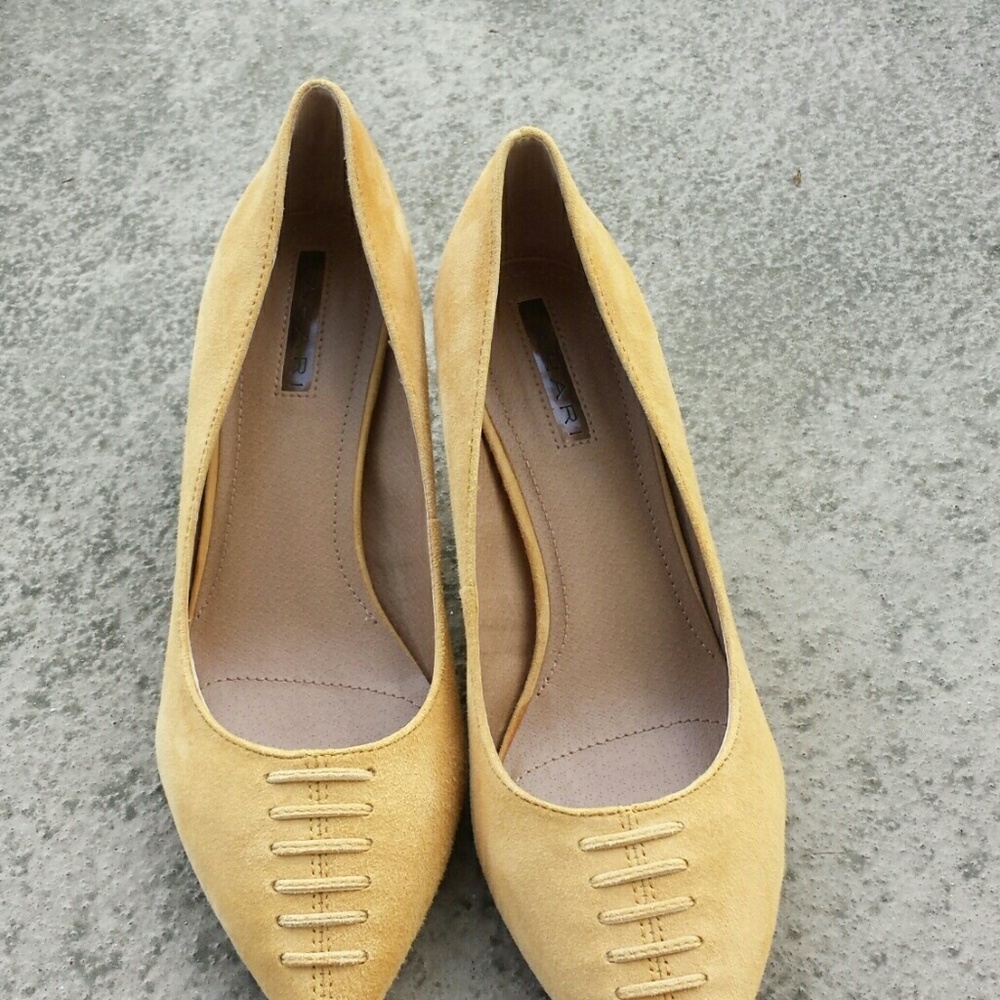 NWOT mustard yellow kitten heels